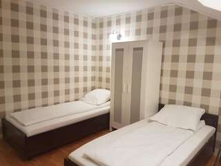 Хостелы Duszka Hostel Варшава Двухместный номер с 2 отдельными кроватями и общей ванной комнатой-2